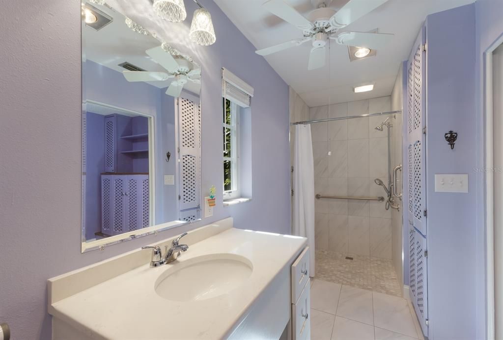 En Venta: $1,350,000 (3 camas, 2 baños, 2593 Pies cuadrados)