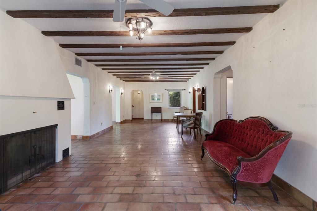 En Venta: $1,350,000 (3 camas, 2 baños, 2593 Pies cuadrados)