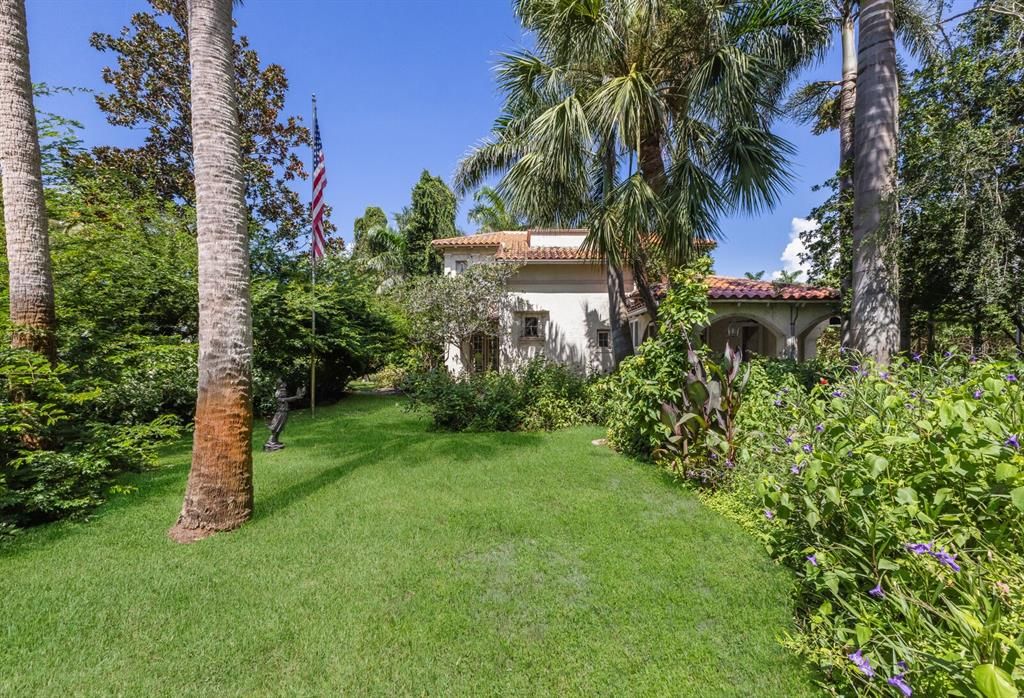 En Venta: $1,350,000 (3 camas, 2 baños, 2593 Pies cuadrados)