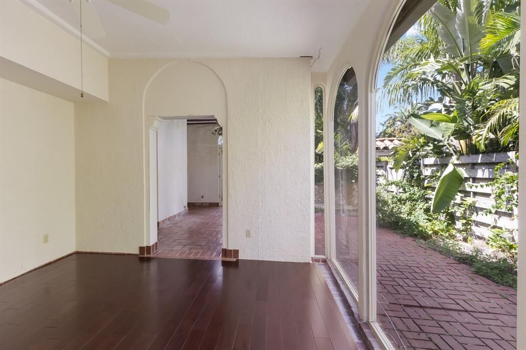 En Venta: $1,350,000 (3 camas, 2 baños, 2593 Pies cuadrados)