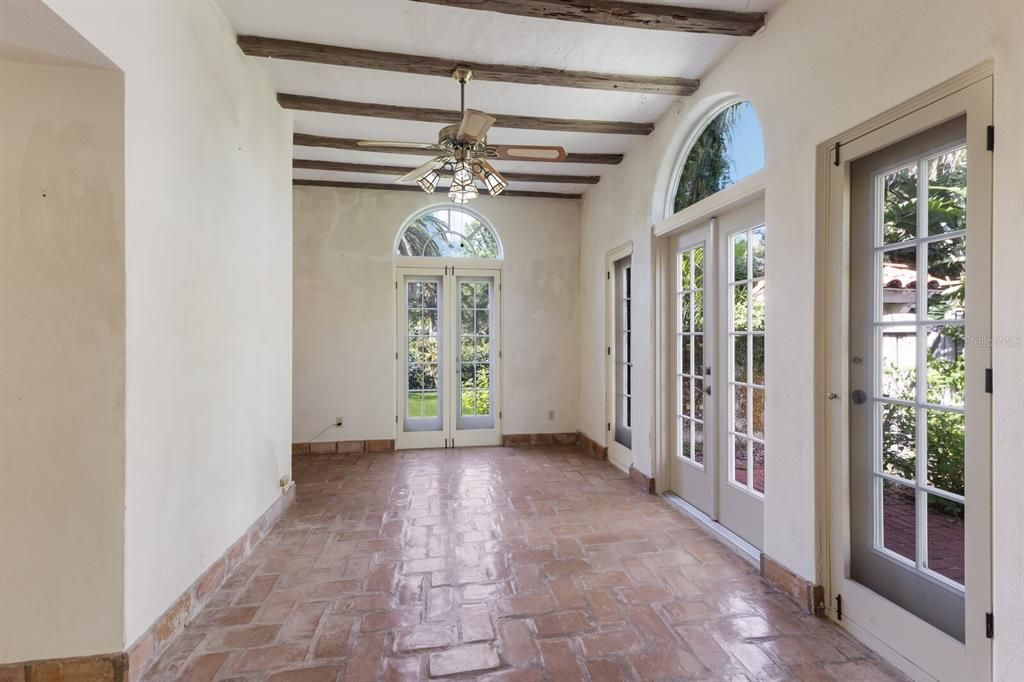 En Venta: $1,350,000 (3 camas, 2 baños, 2593 Pies cuadrados)