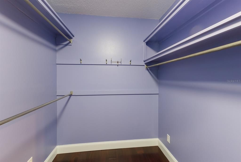 En Venta: $1,350,000 (3 camas, 2 baños, 2593 Pies cuadrados)