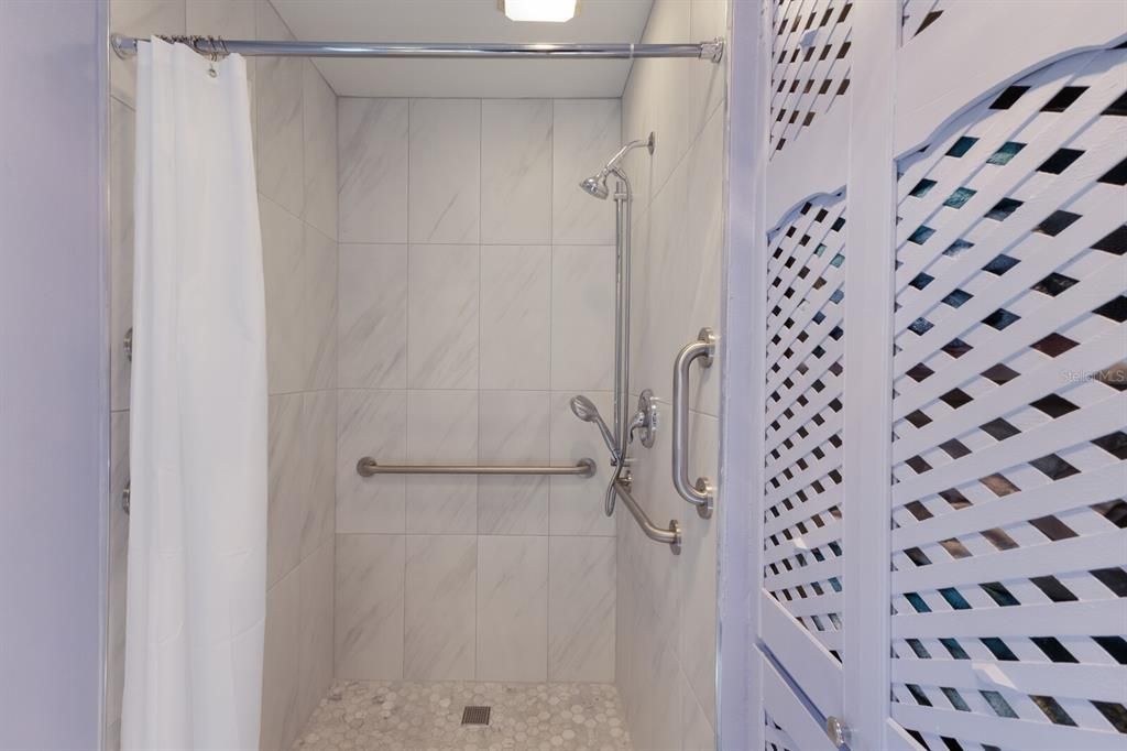 En Venta: $1,350,000 (3 camas, 2 baños, 2593 Pies cuadrados)