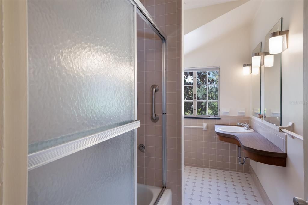 En Venta: $1,350,000 (3 camas, 2 baños, 2593 Pies cuadrados)