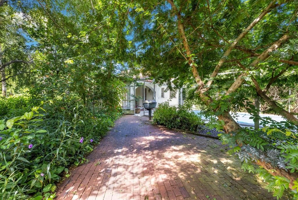 En Venta: $1,350,000 (3 camas, 2 baños, 2593 Pies cuadrados)