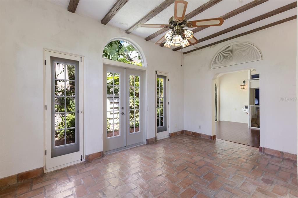 En Venta: $1,350,000 (3 camas, 2 baños, 2593 Pies cuadrados)