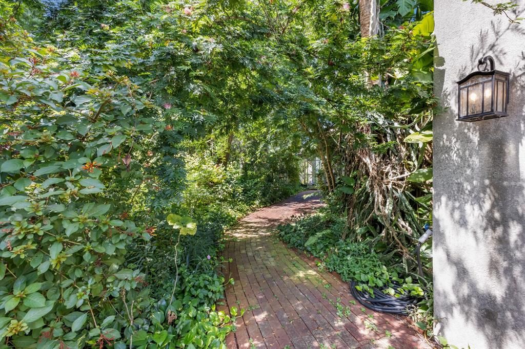 En Venta: $1,350,000 (3 camas, 2 baños, 2593 Pies cuadrados)