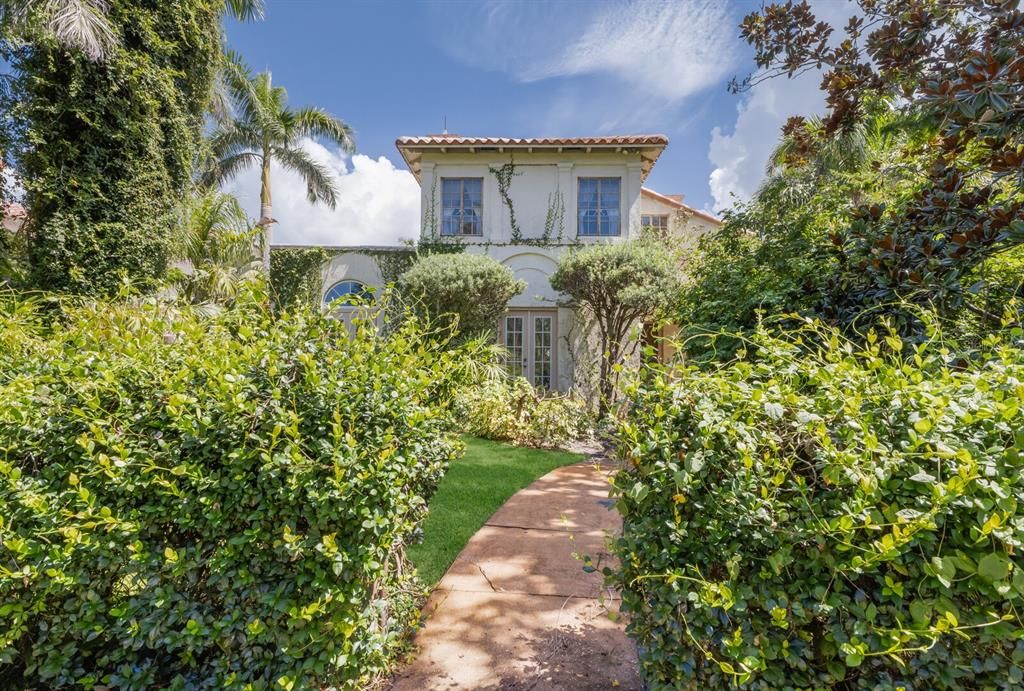 En Venta: $1,350,000 (3 camas, 2 baños, 2593 Pies cuadrados)