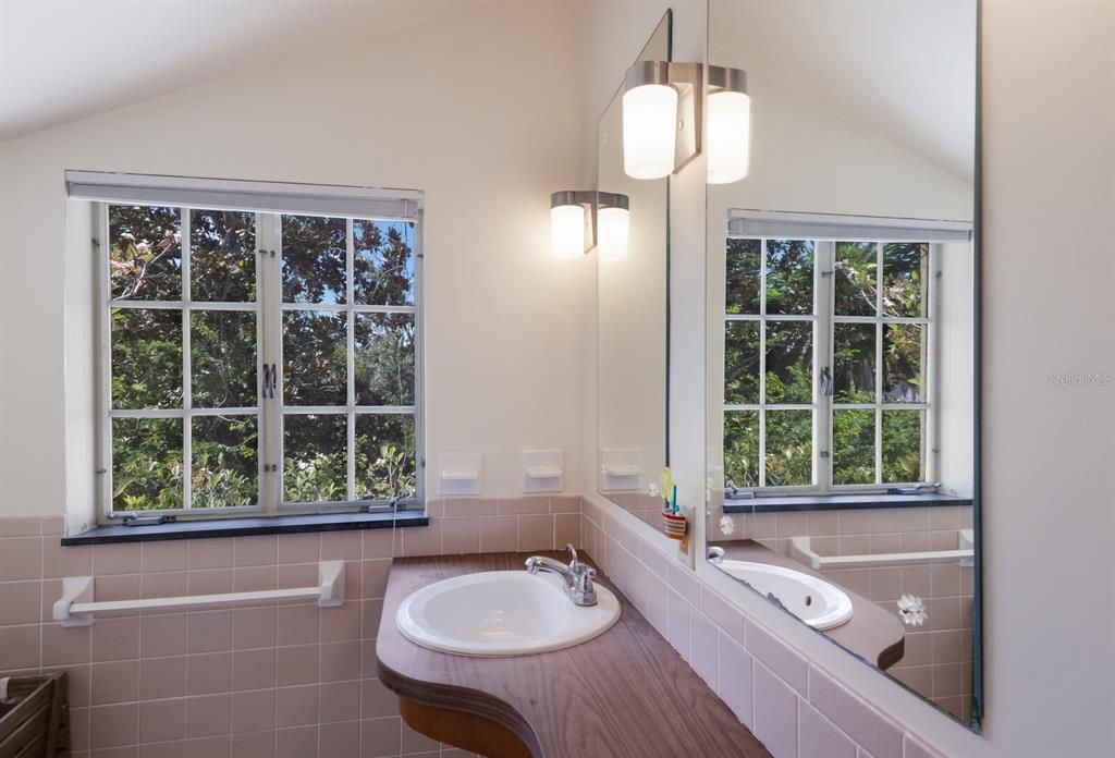 En Venta: $1,350,000 (3 camas, 2 baños, 2593 Pies cuadrados)