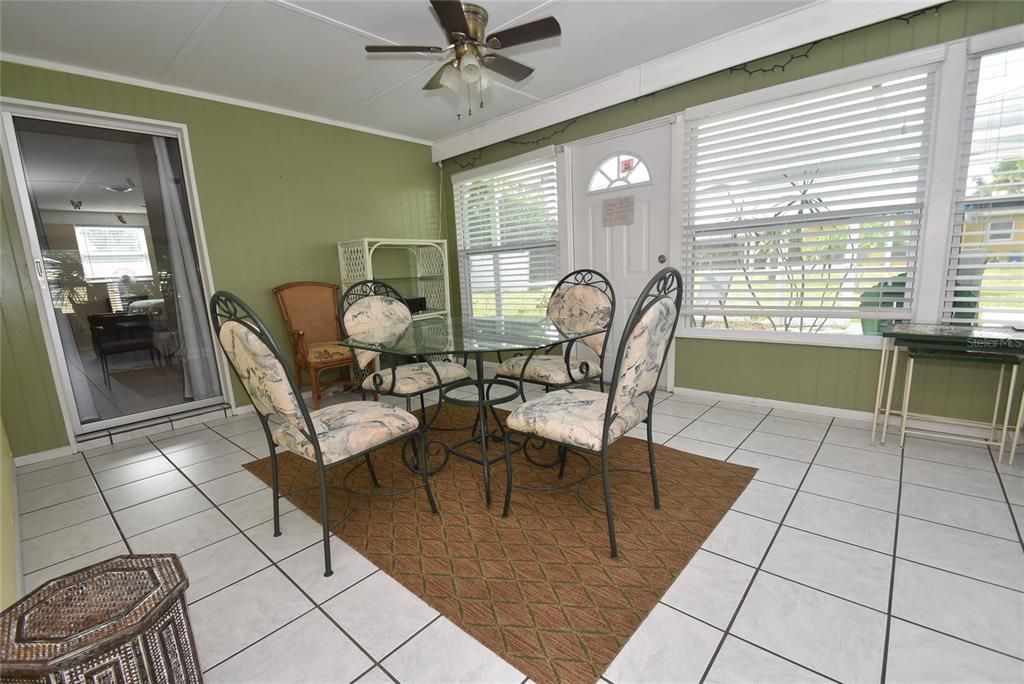 For Sale: $299,699 (2 beds, 2 baths, 1704 Square Feet)