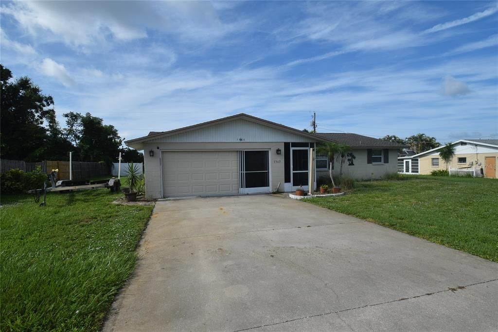 For Sale: $299,699 (2 beds, 2 baths, 1704 Square Feet)