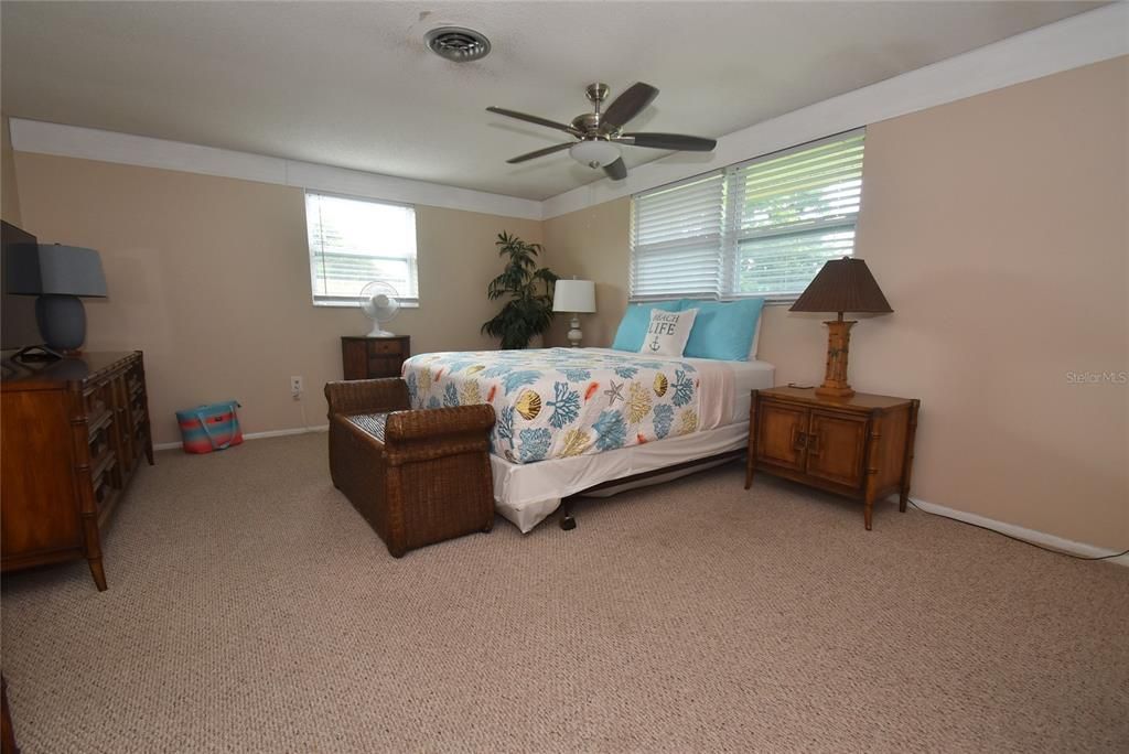 For Sale: $299,699 (2 beds, 2 baths, 1704 Square Feet)