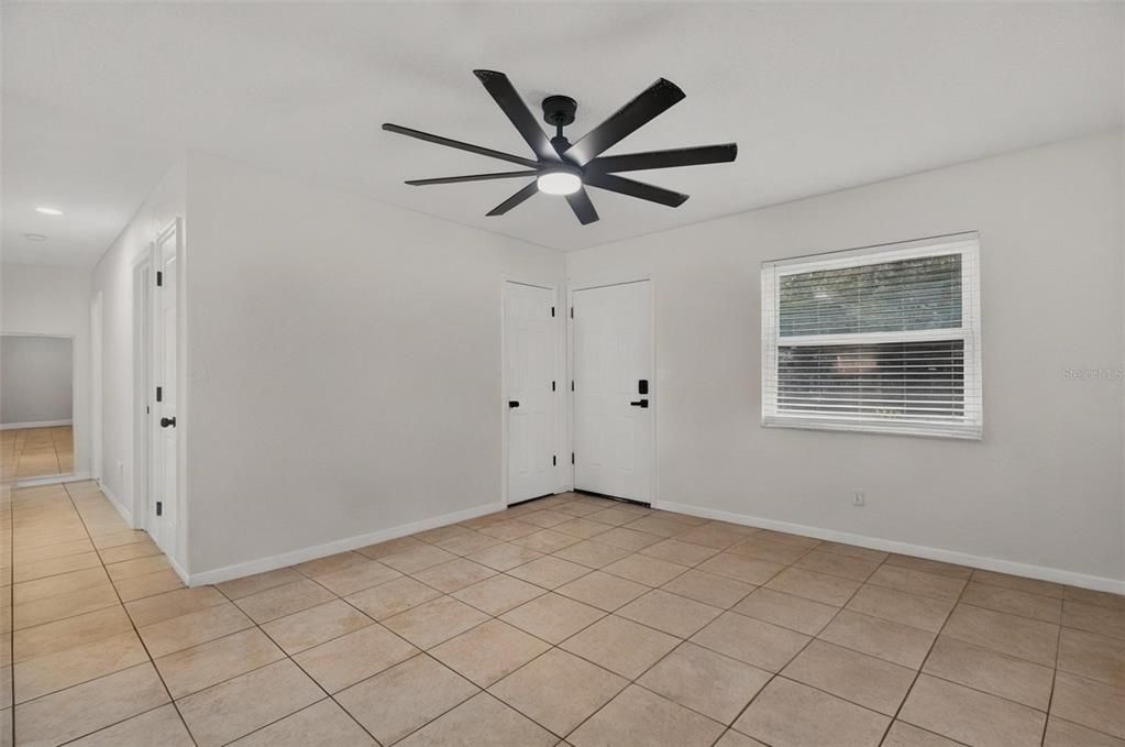 For Sale: $330,000 (3 beds, 1 baths, 999 Square Feet)