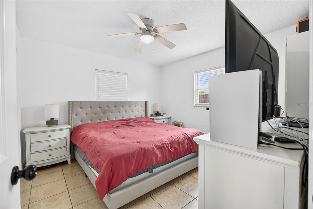 For Sale: $330,000 (3 beds, 1 baths, 999 Square Feet)