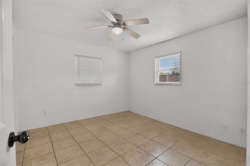 For Sale: $330,000 (3 beds, 1 baths, 999 Square Feet)