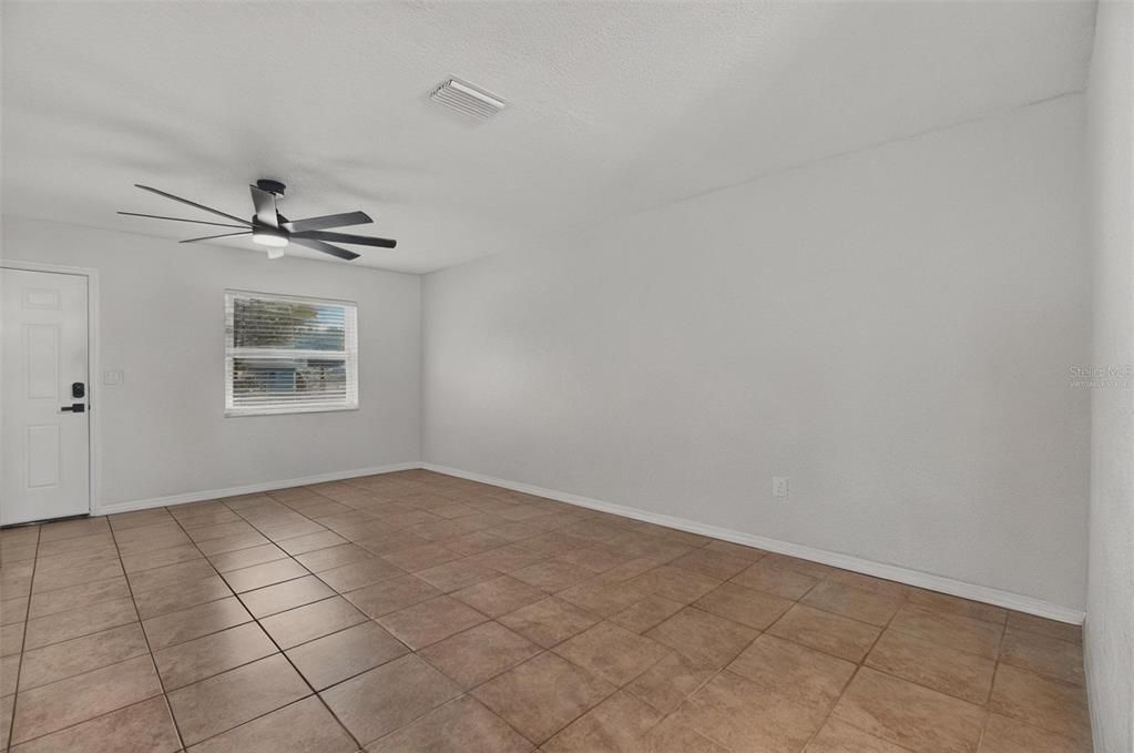 For Sale: $330,000 (3 beds, 1 baths, 999 Square Feet)