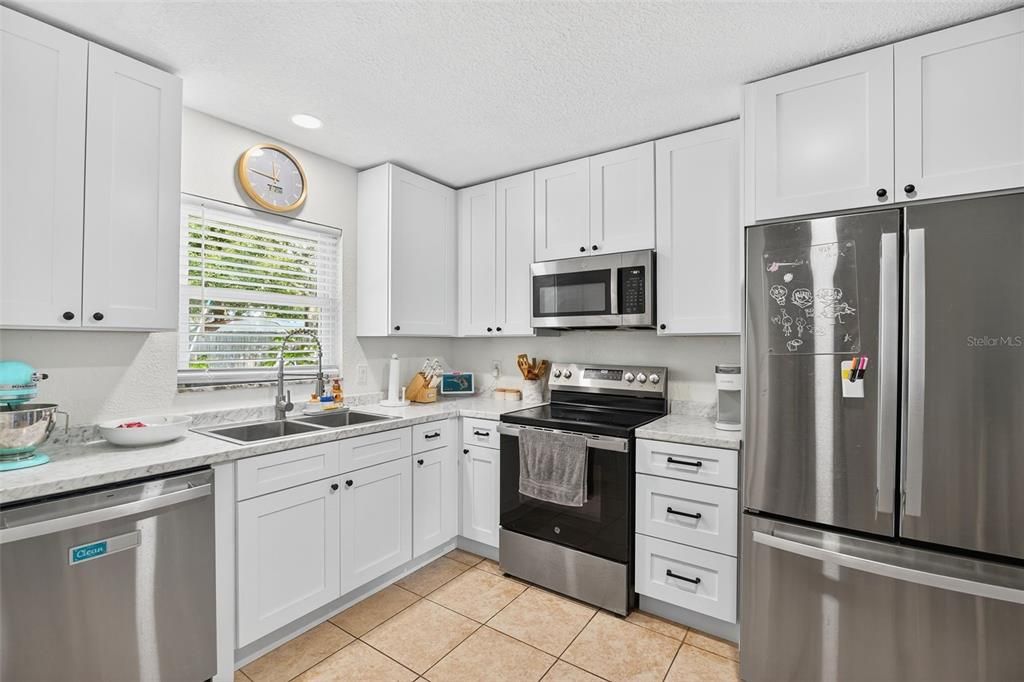 For Sale: $330,000 (3 beds, 1 baths, 999 Square Feet)