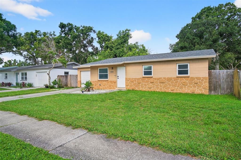 For Sale: $330,000 (3 beds, 1 baths, 999 Square Feet)