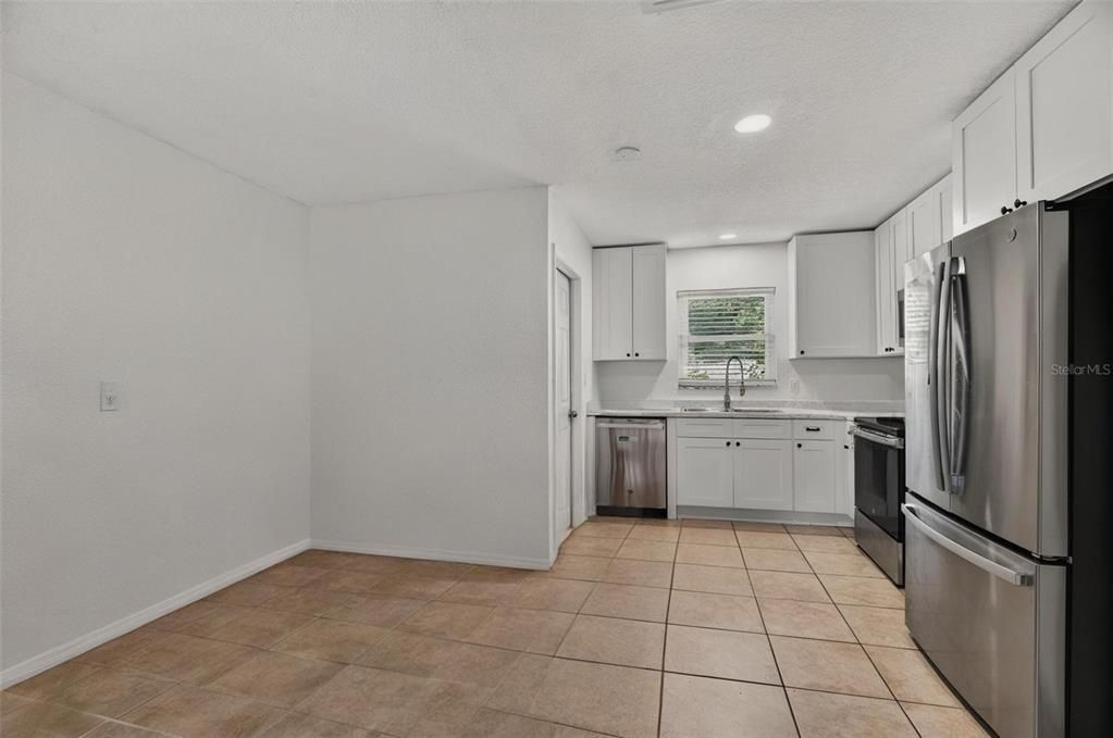 For Sale: $330,000 (3 beds, 1 baths, 999 Square Feet)