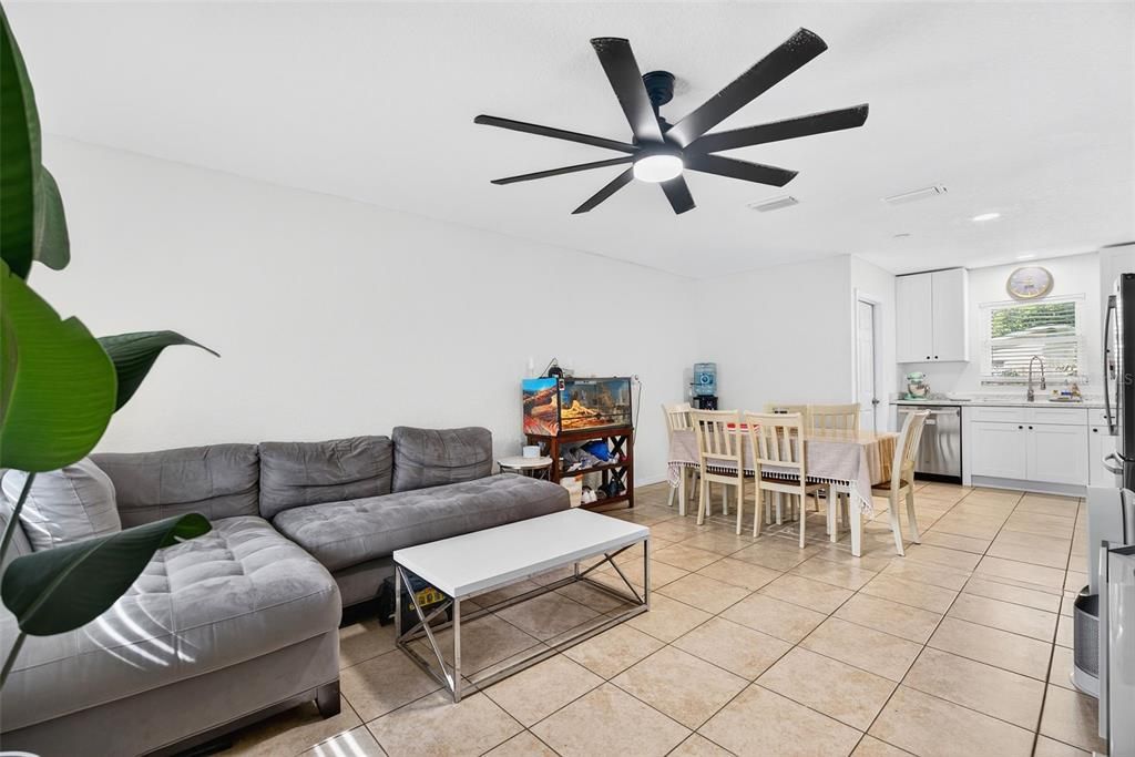 For Sale: $330,000 (3 beds, 1 baths, 999 Square Feet)