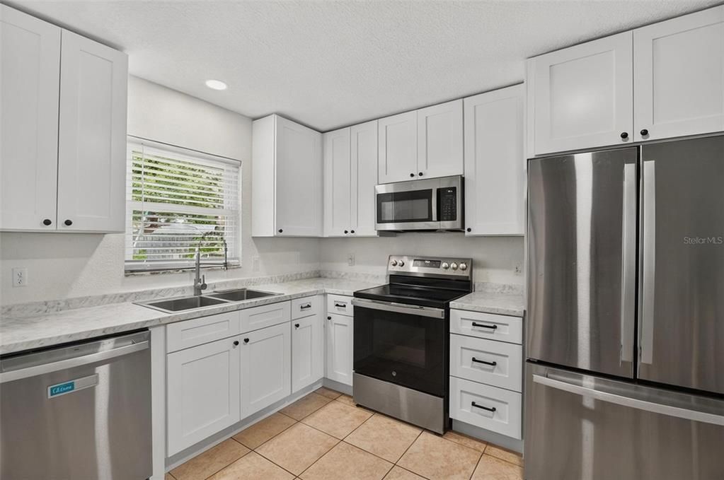 For Sale: $330,000 (3 beds, 1 baths, 999 Square Feet)