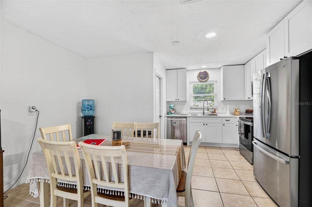 For Sale: $330,000 (3 beds, 1 baths, 999 Square Feet)