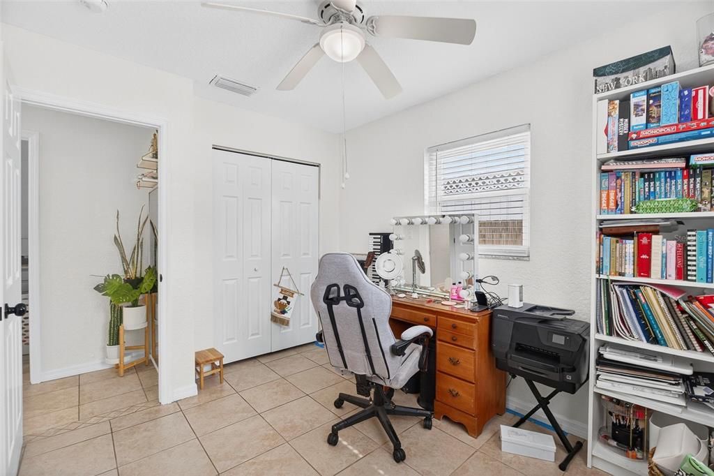 For Sale: $330,000 (3 beds, 1 baths, 999 Square Feet)