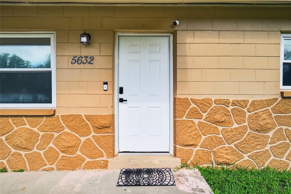 For Sale: $330,000 (3 beds, 1 baths, 999 Square Feet)