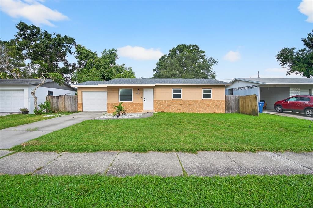 For Sale: $330,000 (3 beds, 1 baths, 999 Square Feet)