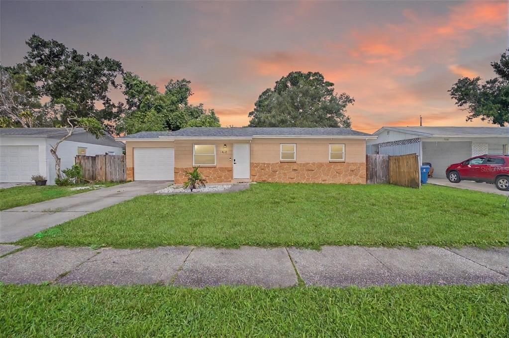 For Sale: $330,000 (3 beds, 1 baths, 999 Square Feet)