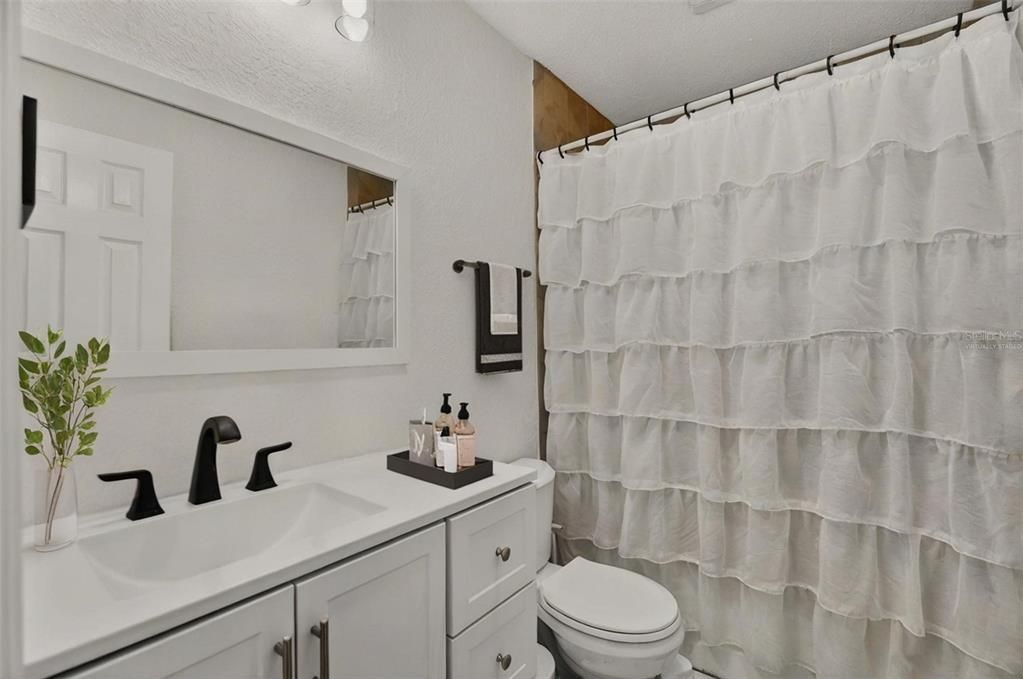 For Sale: $330,000 (3 beds, 1 baths, 999 Square Feet)