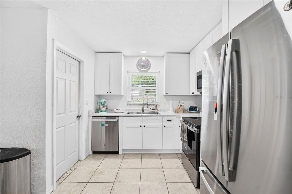 For Sale: $330,000 (3 beds, 1 baths, 999 Square Feet)