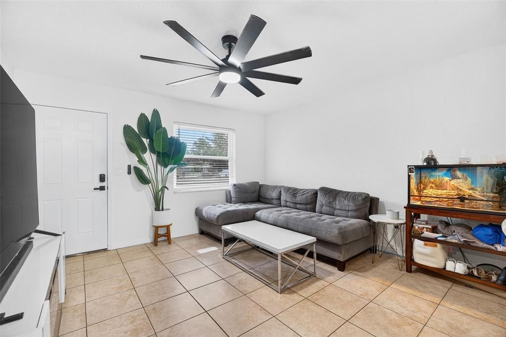 For Sale: $330,000 (3 beds, 1 baths, 999 Square Feet)