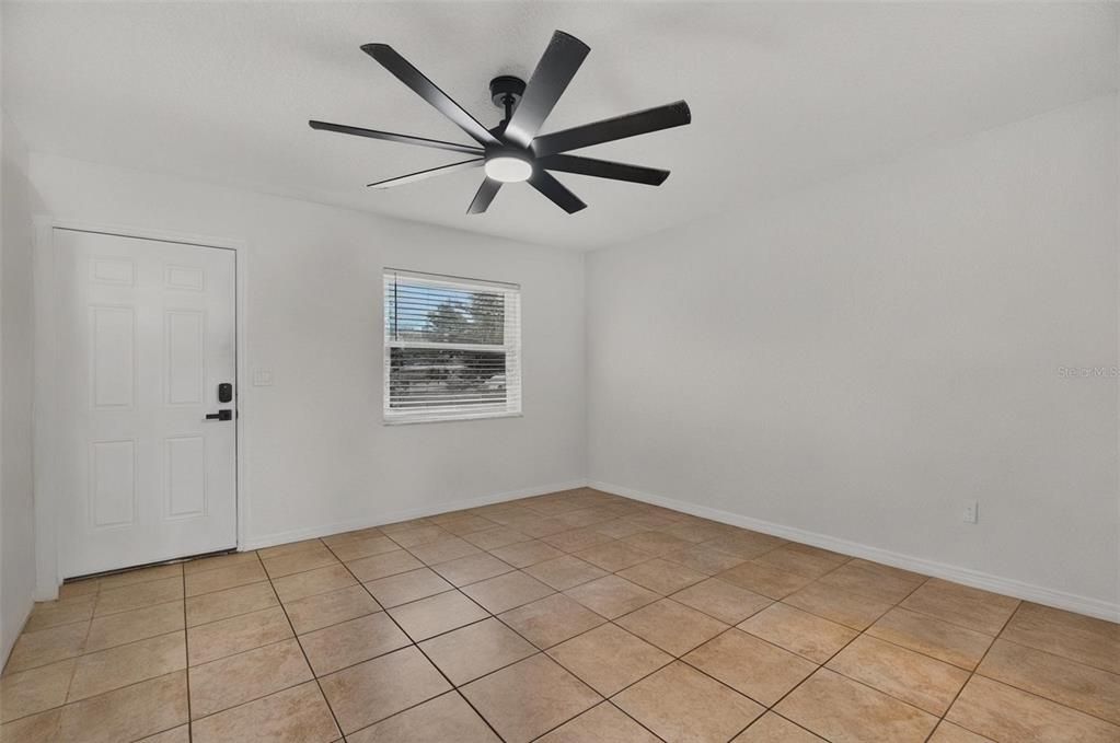 For Sale: $330,000 (3 beds, 1 baths, 999 Square Feet)