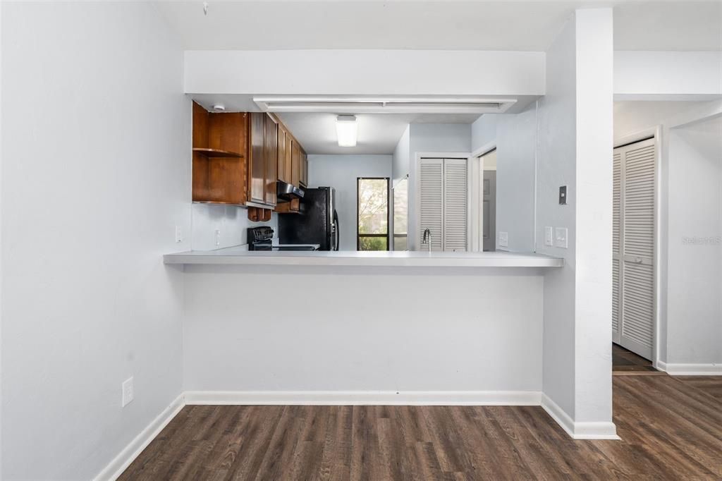 For Sale: $195,000 (2 beds, 2 baths, 1007 Square Feet)