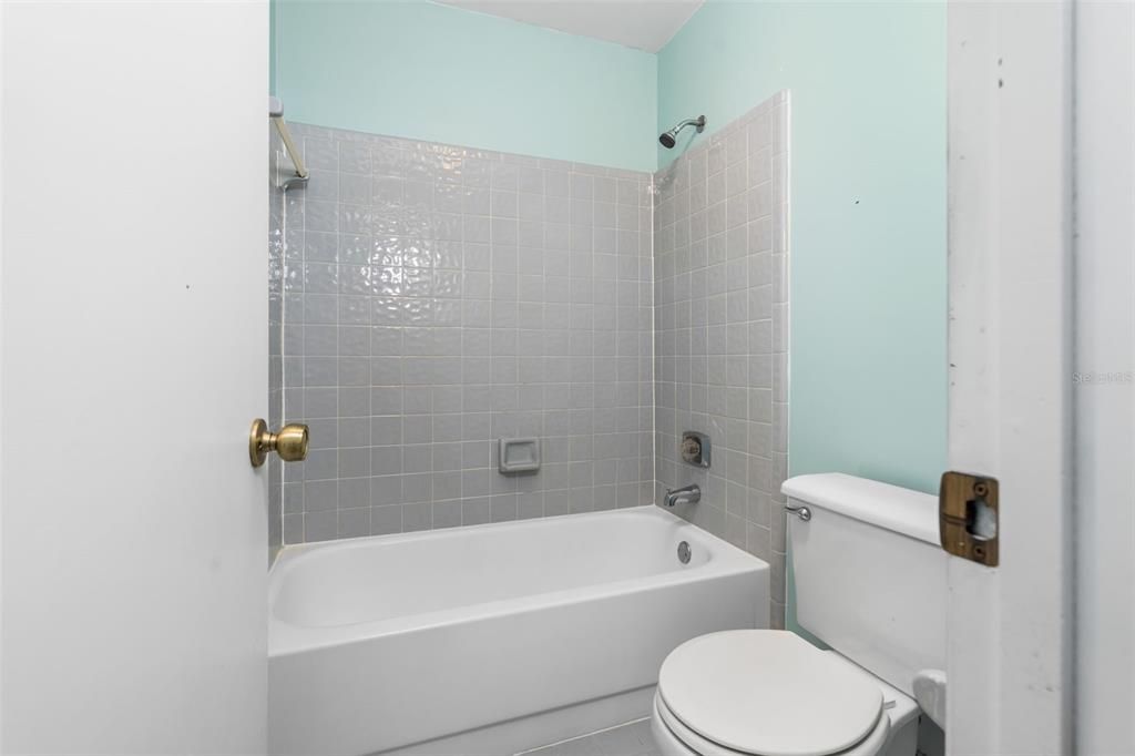 For Sale: $195,000 (2 beds, 2 baths, 1007 Square Feet)