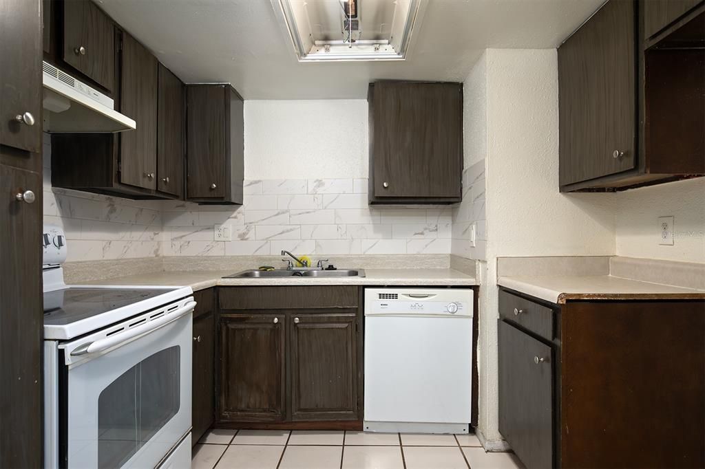 Activo con contrato: $119,900 (2 camas, 1 baños, 826 Pies cuadrados)