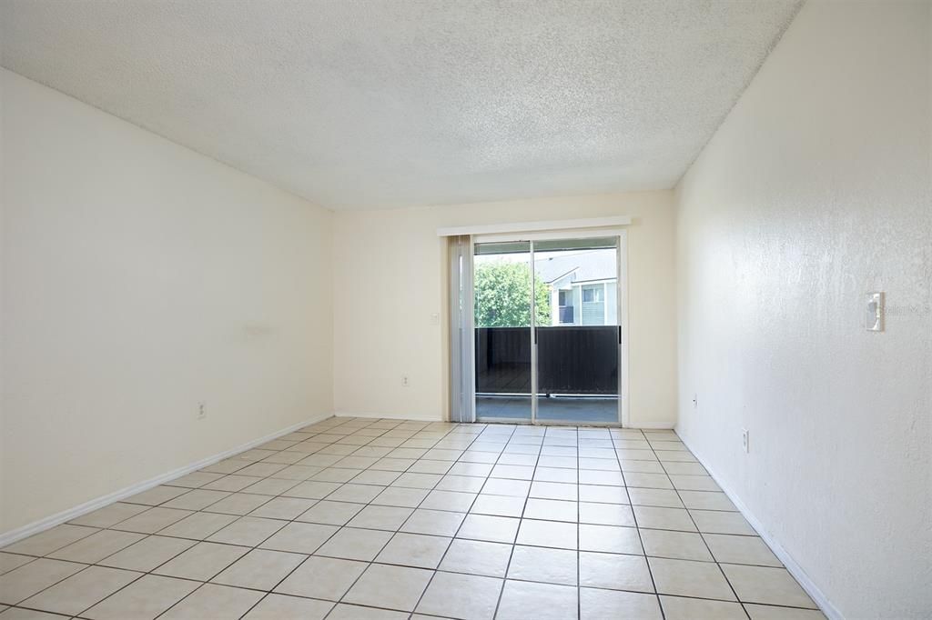 Activo con contrato: $119,900 (2 camas, 1 baños, 826 Pies cuadrados)