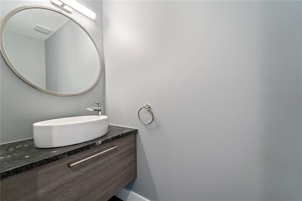 En Venta: $2,299,000 (4 camas, 3 baños, 3300 Pies cuadrados)