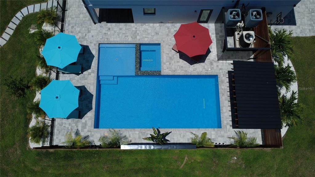 En Venta: $2,299,000 (4 camas, 3 baños, 3300 Pies cuadrados)