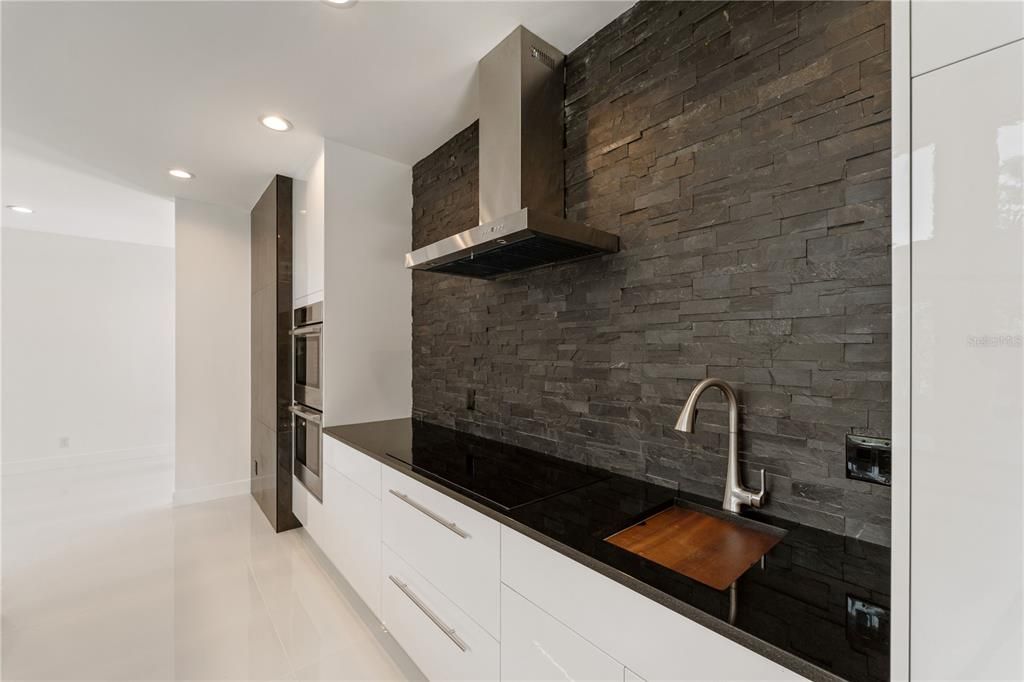En Venta: $2,299,000 (4 camas, 3 baños, 3300 Pies cuadrados)