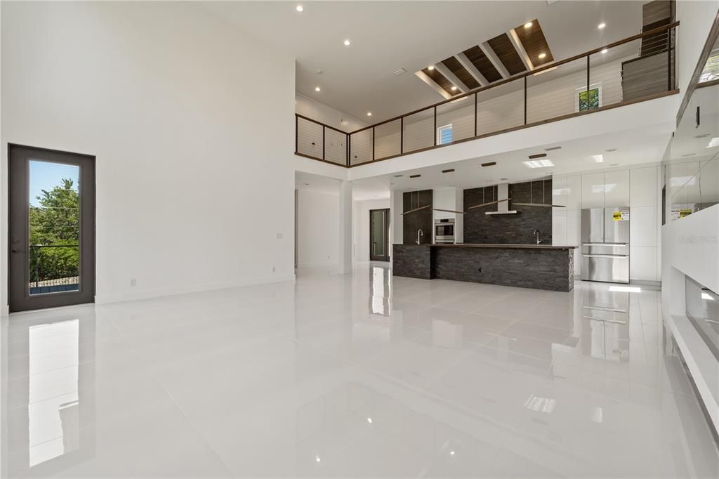En Venta: $2,299,000 (4 camas, 3 baños, 3300 Pies cuadrados)