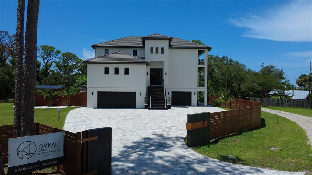 En Venta: $2,299,000 (4 camas, 3 baños, 3300 Pies cuadrados)
