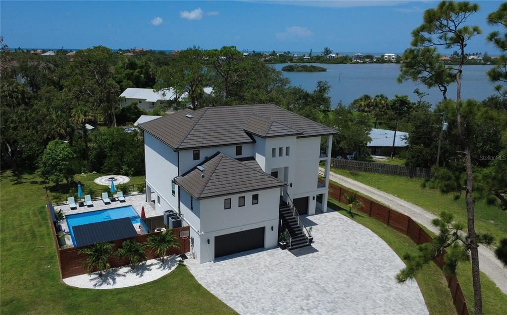 En Venta: $2,299,000 (4 camas, 3 baños, 3300 Pies cuadrados)