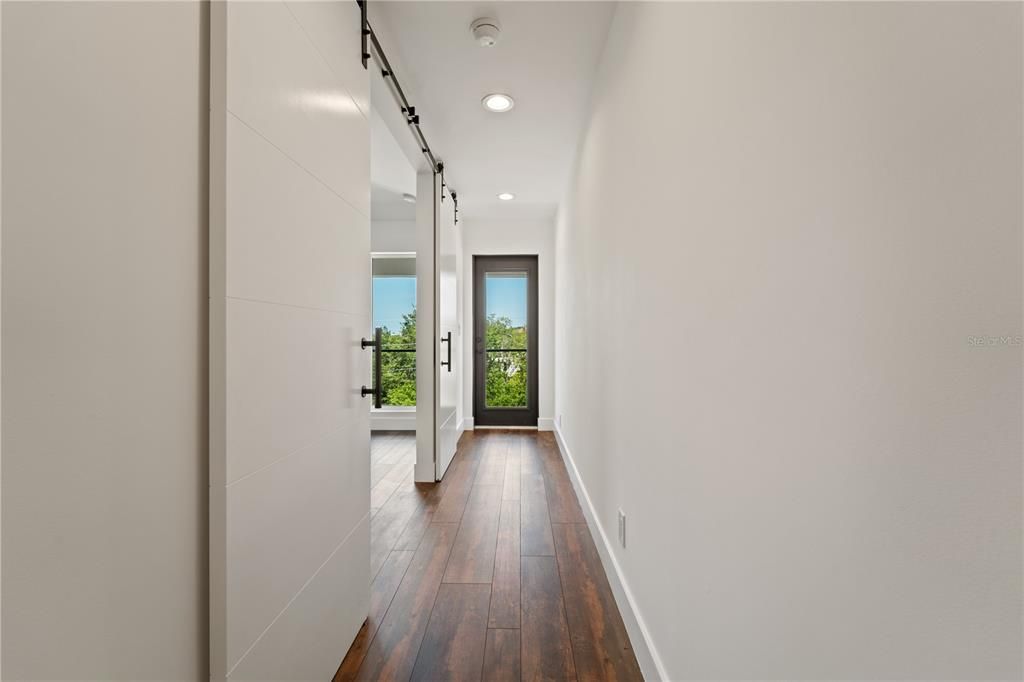 En Venta: $2,299,000 (4 camas, 3 baños, 3300 Pies cuadrados)