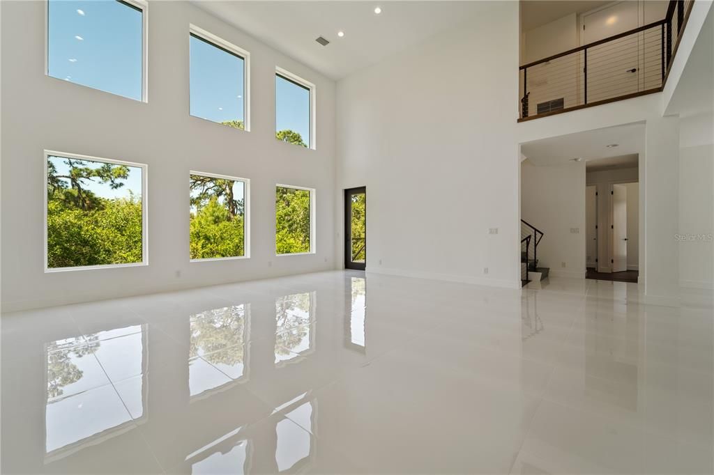 En Venta: $2,299,000 (4 camas, 3 baños, 3300 Pies cuadrados)