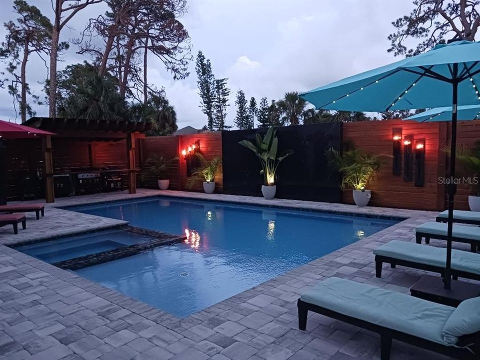 En Venta: $2,299,000 (4 camas, 3 baños, 3300 Pies cuadrados)