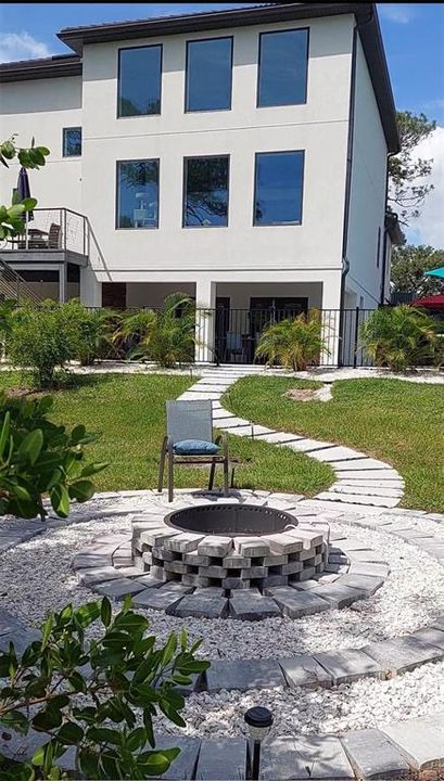 En Venta: $2,299,000 (4 camas, 3 baños, 3300 Pies cuadrados)
