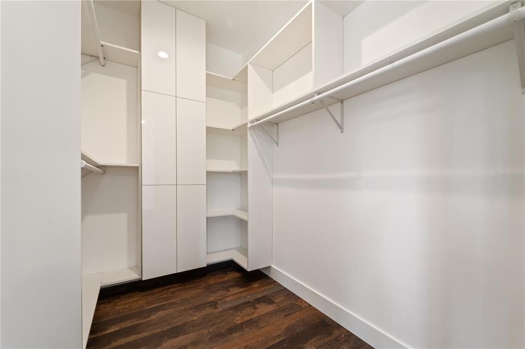En Venta: $2,299,000 (4 camas, 3 baños, 3300 Pies cuadrados)