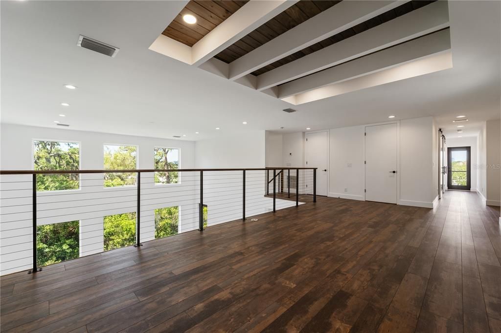 En Venta: $2,299,000 (4 camas, 3 baños, 3300 Pies cuadrados)